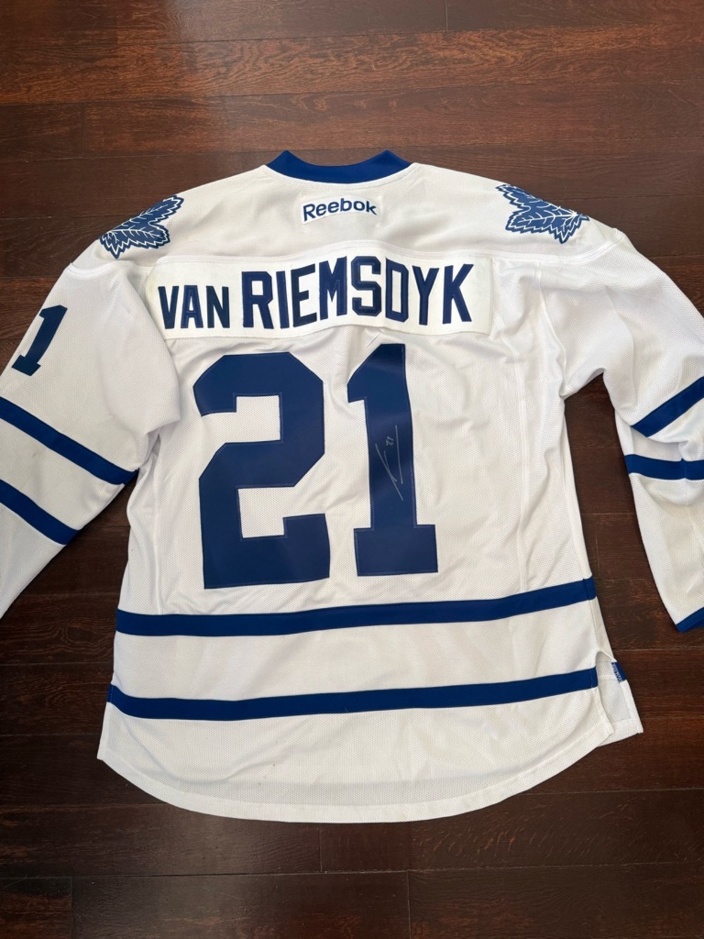 Autographed Van Riemsdyk Toronto Maple Leafs 21 jersey signed signature